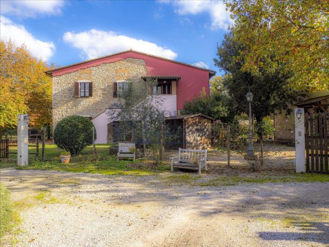 Rustico in vendita a Izzalini, Umbria
