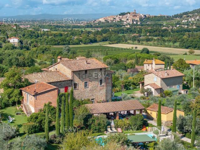Rustico in vendita a Castiglion Fiorentino, Toscana