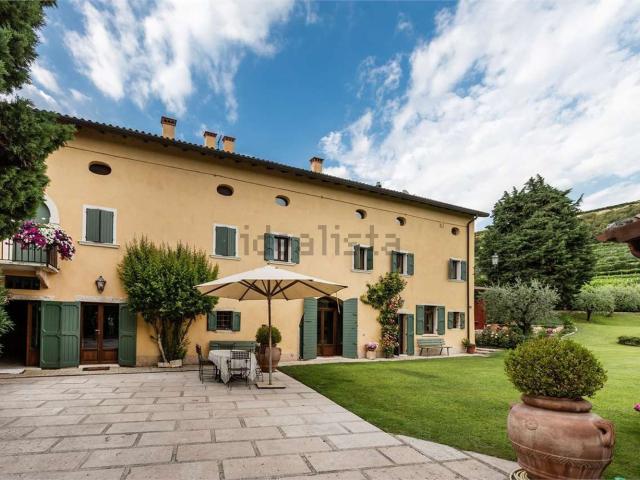 Rustico in vendita a Fumane, Veneto