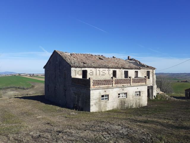 Rustico in vendita a Strada, Marche
