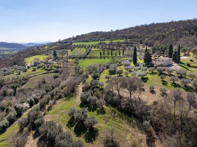 Rustico in vendita a Corciano, Umbria