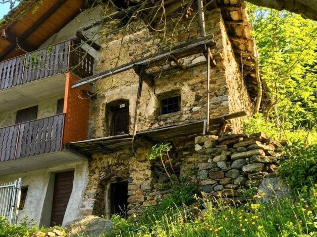 Rustico in vendita a Fey-Dessus, Perloz