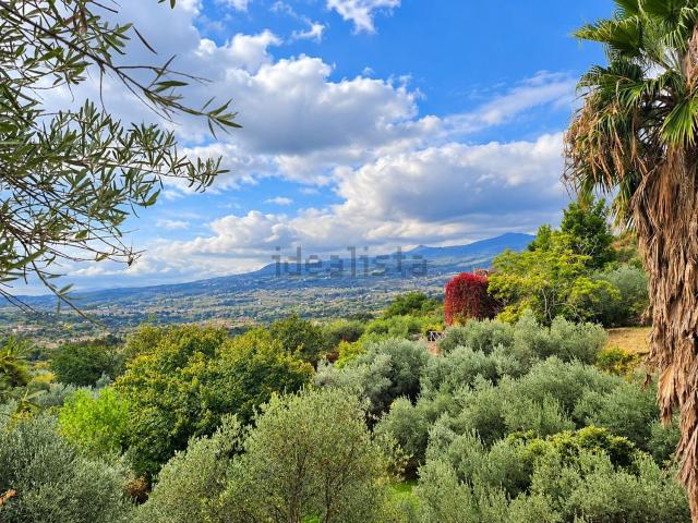 Rustico in vendita a Piedimonte Etneo, Catania
