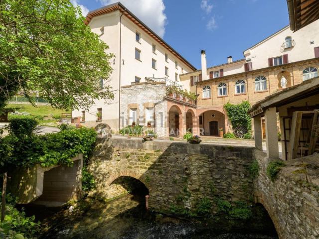 Rustico in vendita a Gualdo Tadino, Umbria