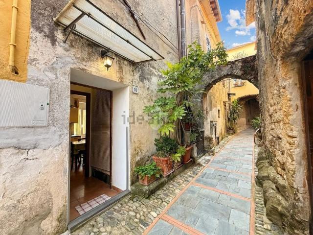 Rustico in vendita a Cipressa, Liguria