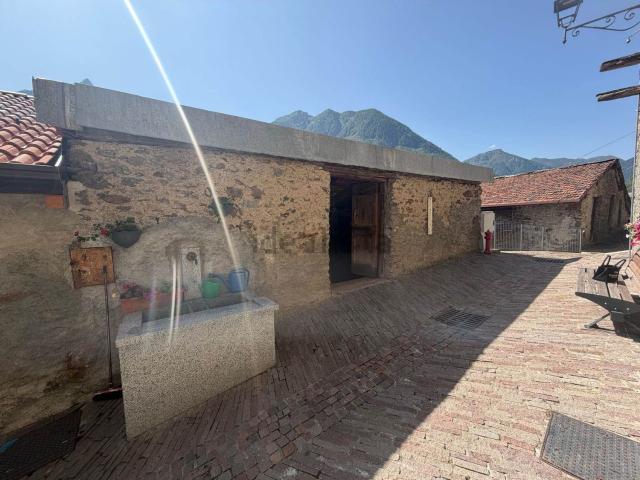 Rustico in vendita a Comunità montana della valle Camonica, Paisco Loveno