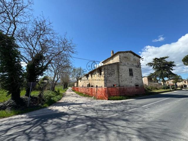 Rustico in vendita a Montefalco, Umbria