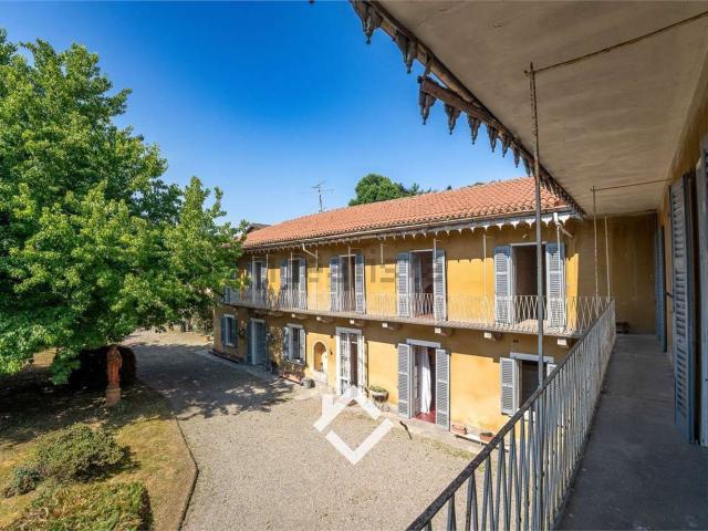 Rustico in vendita a Mercallo, Lombardia
