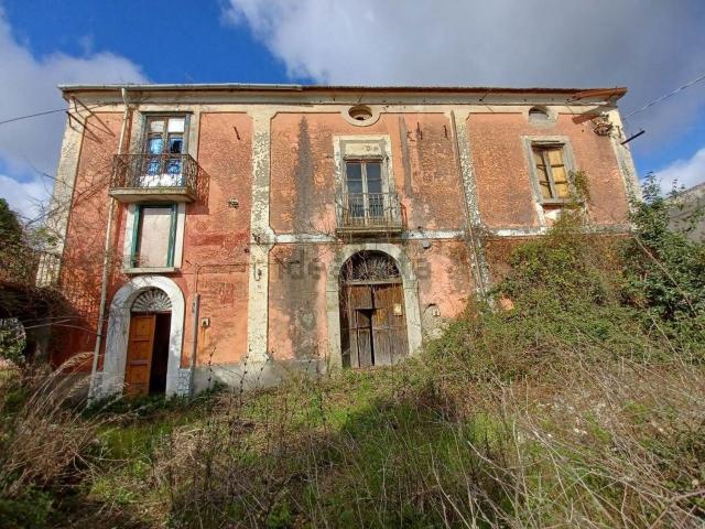 Rustico in vendita a Macchia, Montecorvino