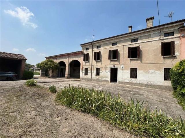 Rustico in vendita a Ceresara, Lombardia