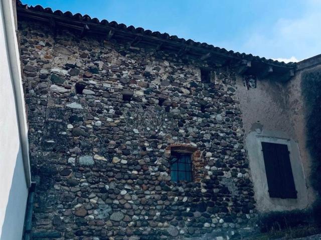 Rustico in vendita a Volta Mantovana, Lombardia