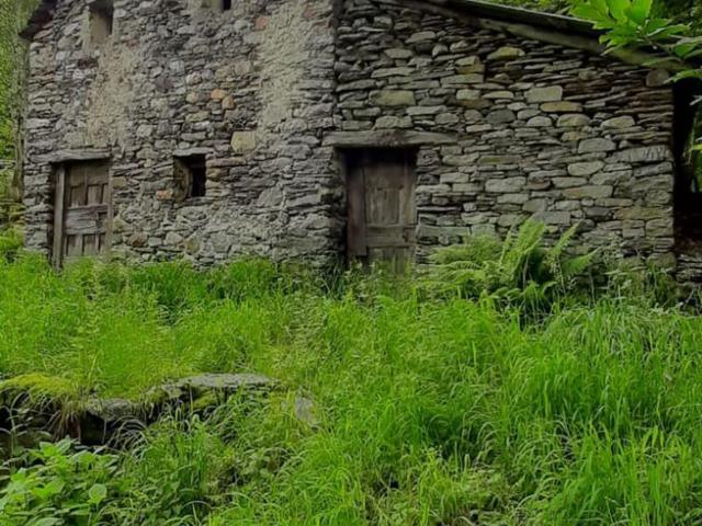 Rustico in vendita a Pian del Gorghiglio, Livo