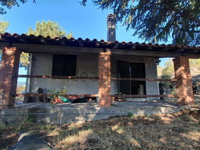 Rustico in vendita a Ragalna, Sicilia