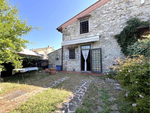 Rustico in vendita a Croci di Calenzano, Calenzano