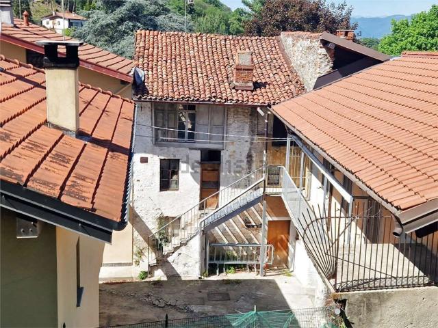 Rustico in vendita a Comabbio, Lombardia