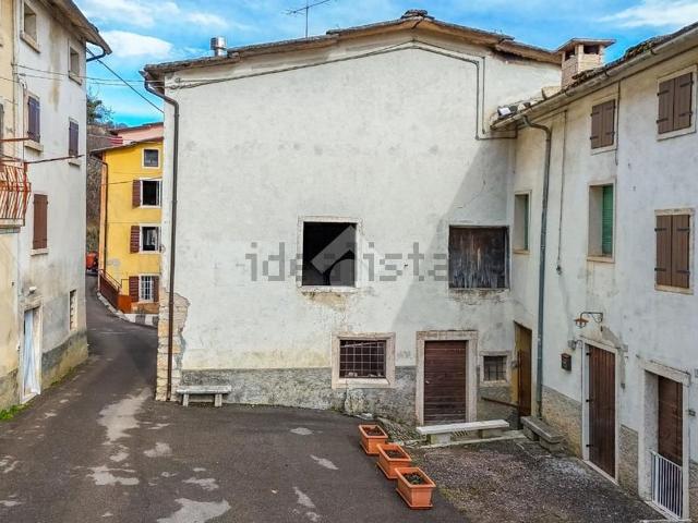 Rustico in vendita a Sant'anna D'alfaedo, Veneto