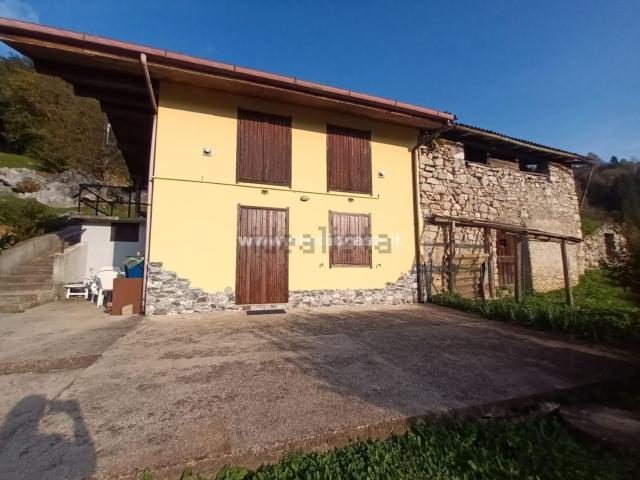Rustico in vendita a Comunità Montana della Valle Brembana, San Giovanni Bianco