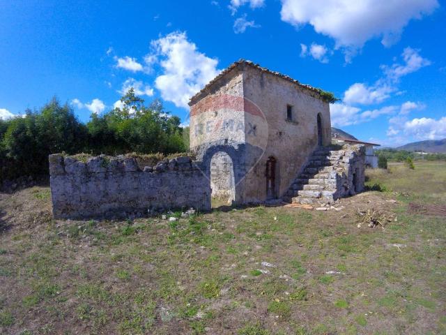 Rustico in vendita a Rocchetta A Volturno, Molise