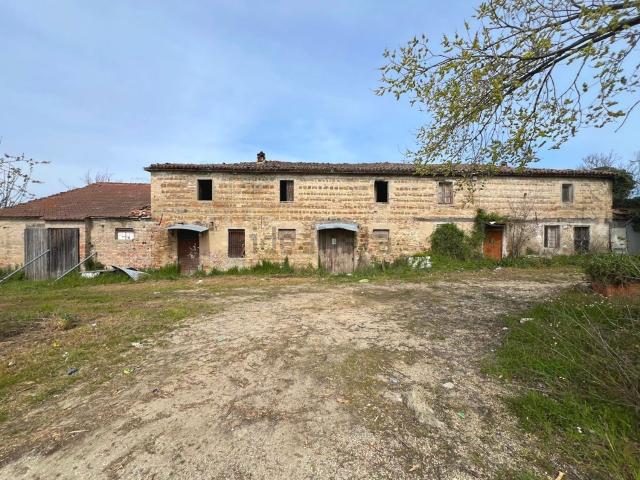 Rustico in vendita a Tre Ponti, Marche