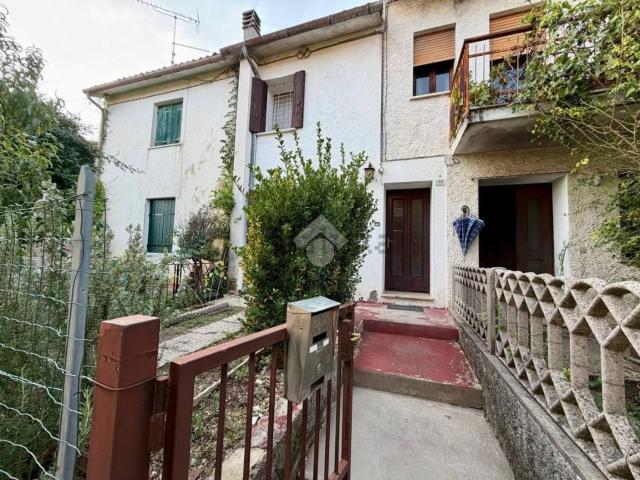 Rustico in vendita a Borgo Antiga, Rua di Feletto