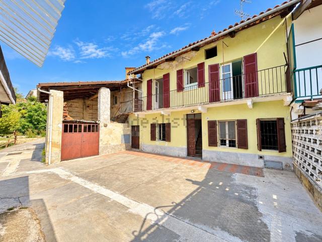 Rustico in vendita a Aprato, Baldissero d'Alba