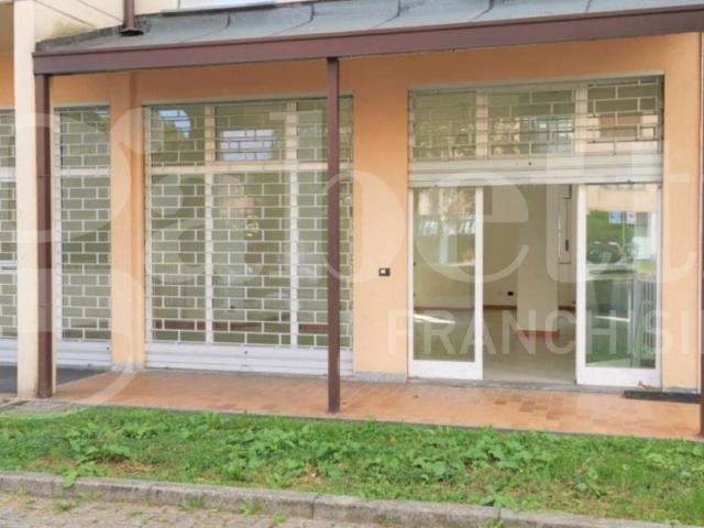 Locale Commerciale in affitto a San Fruttuoso, Monza