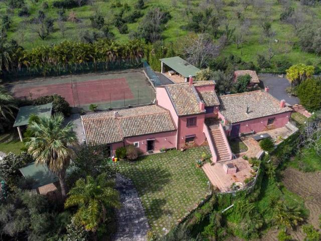 Rustico in vendita a Aci Sant'antonio, Sicilia