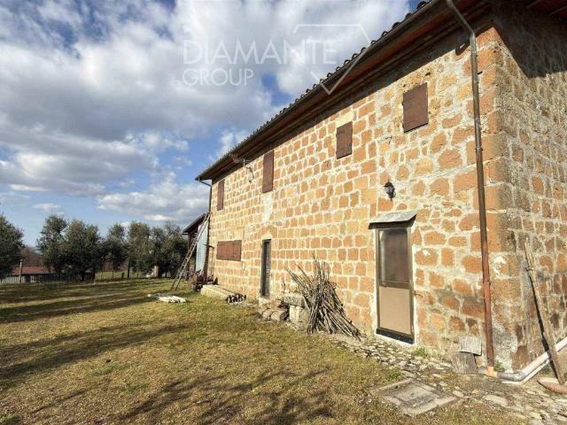 Rustico in vendita a Acquapendente, Lazio