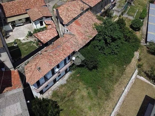 Rustico in vendita a Adrara San Martino, Lombardia