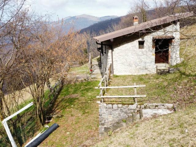 Rustico in vendita a Adrara San Martino, Lombardia