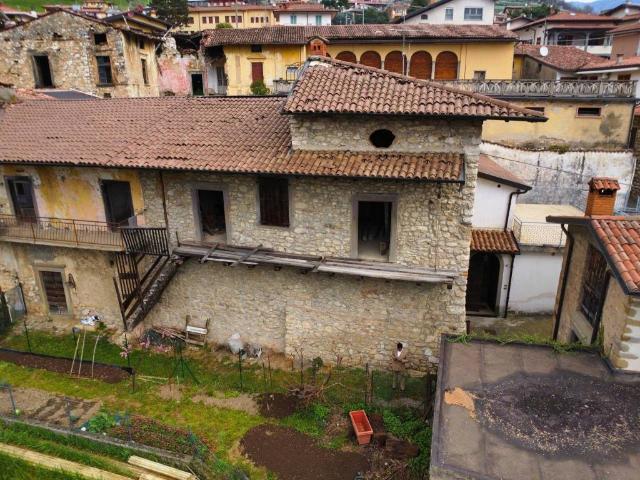 Rustico in vendita a Adrara San Martino, Lombardia