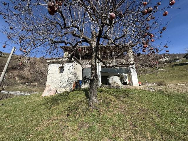 Rustico in vendita a Adrara San Martino, Lombardia