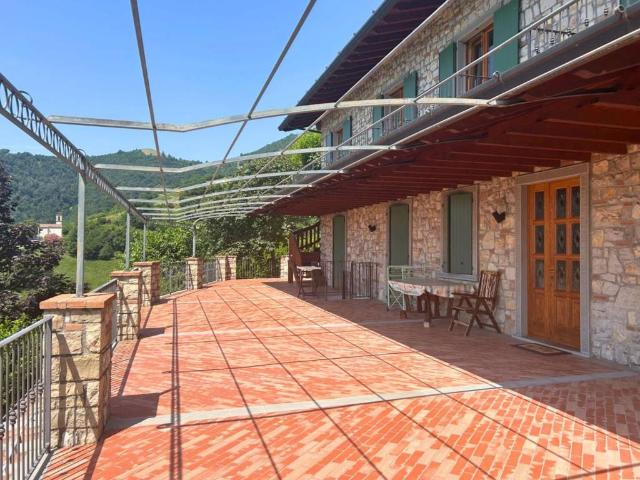 Rustico in vendita a Adrara San Martino, Lombardia