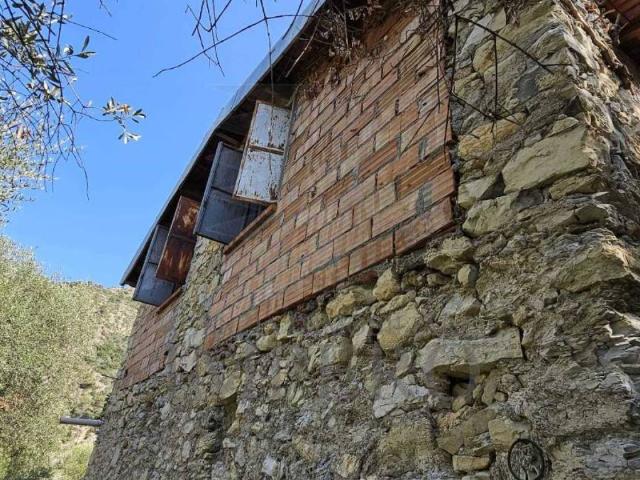 Rustico in vendita a Airole, Liguria