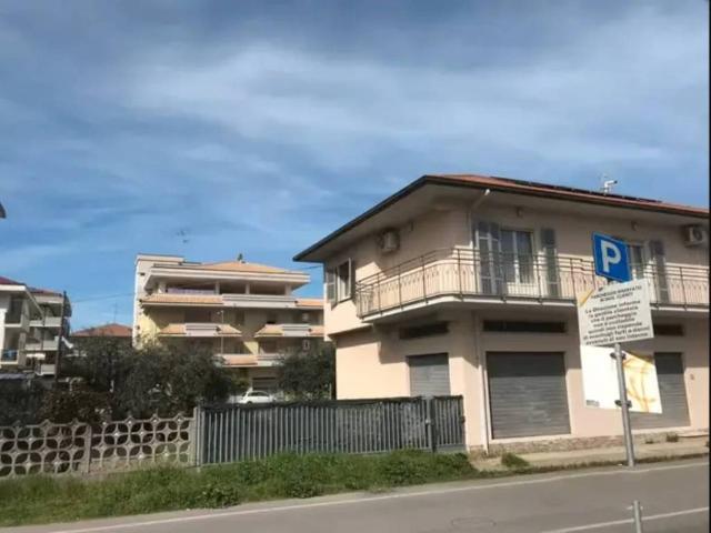 Rustico in vendita a Unione dei Comuni della Val Vibrata, Alba Adriatica