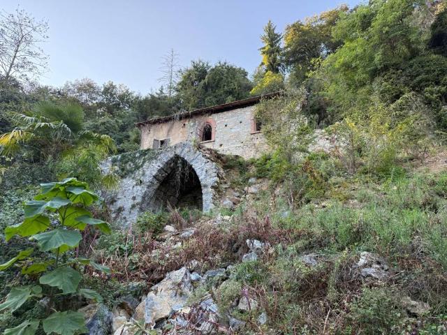 Rustico in vendita a Albavilla, Lombardia