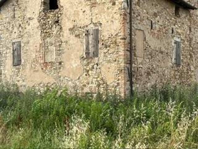 Rustico in vendita a Colline Matildiche, Re