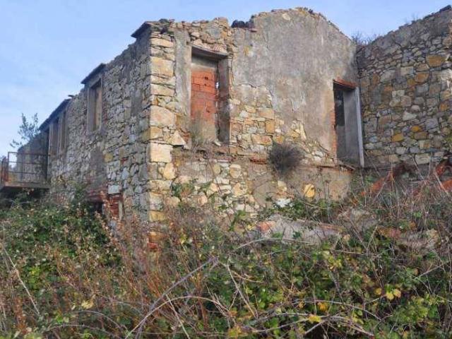 Rustico in vendita a Colline Matildiche, Re