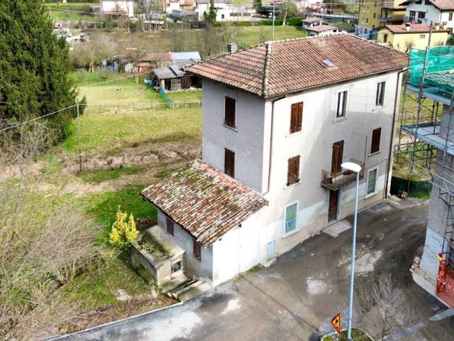 Rustico in vendita a Albino, Lombardia