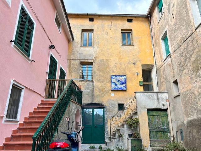 Rustico in vendita a Ellera, Albisola Superiore