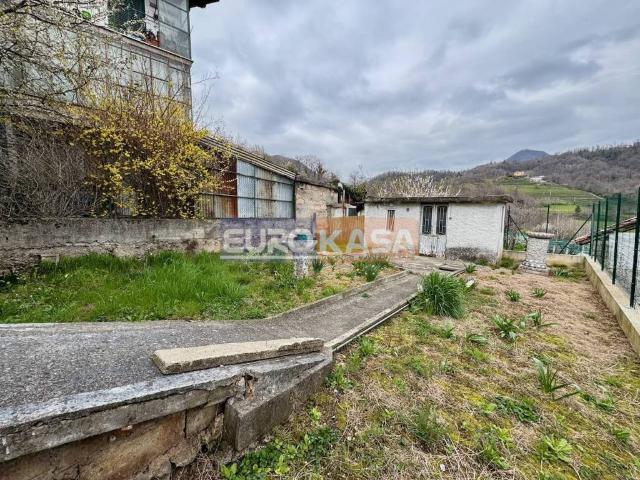 Rustico in vendita a Almenno San Salvatore, Lombardia