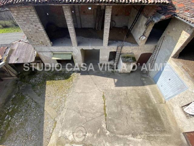 Rustico in vendita a Almenno San Salvatore, Lombardia