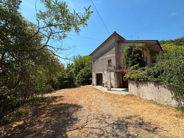 Rustico in vendita a Alta Val Tidone, Trevozzo