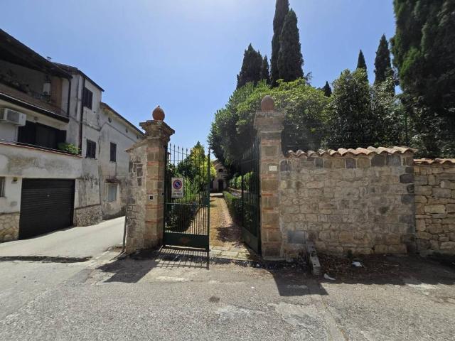 Rustico in vendita a Alvignano, Campania