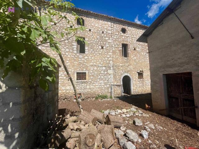 Rustico in vendita a Alvito, Lazio