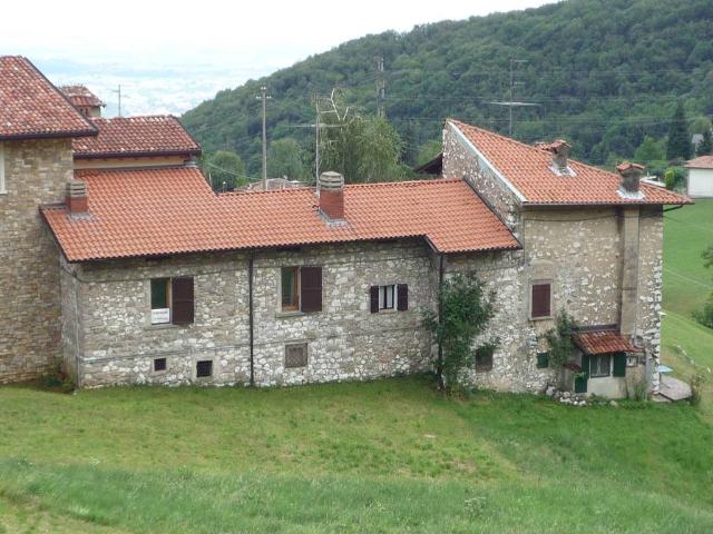 Rustico in vendita a Alzano Lombardo, Lombardia
