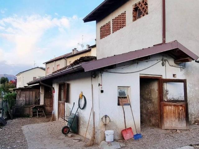 Rustico in vendita a Alzate Brianza, Lombardia
