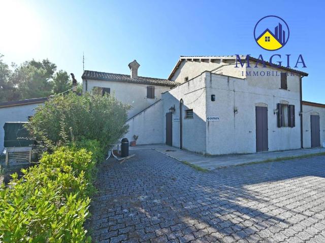 Rustico in vendita a Ancarano, Teramo