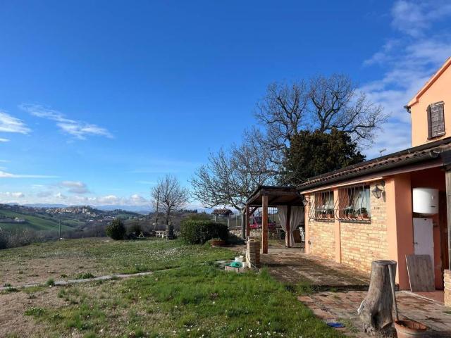 Rustico in vendita a Paterno, Ancona
