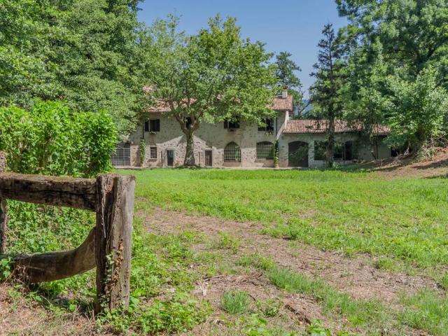 Rustico in vendita a Anzano Del Parco, Lombardia